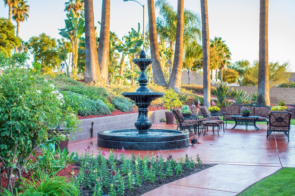 fountain and outdoor seating at Highland Palms